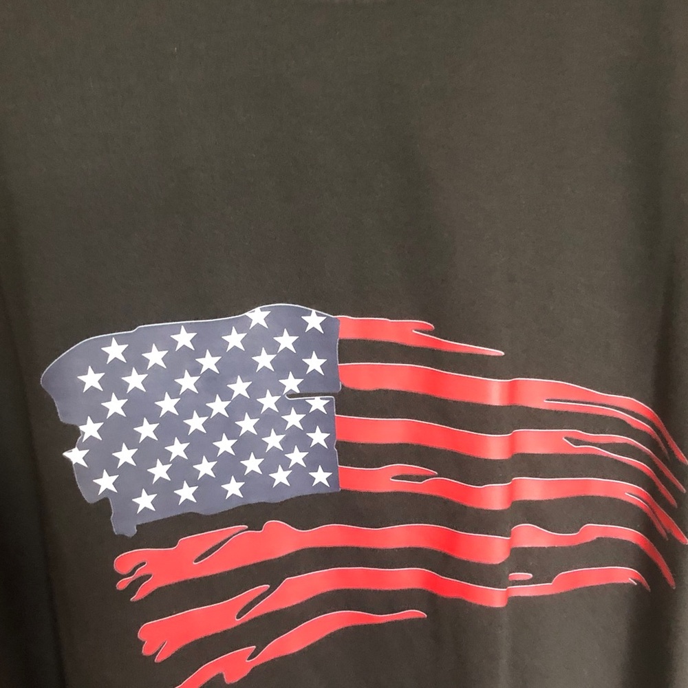 Black Men’s Graphic Tee with Distressed American Flag